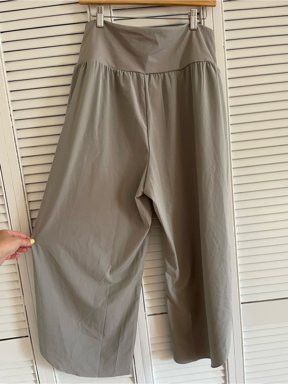 EUC Halara Women’s Dust Gray Resort Pants, XL - Picture 5 of 9